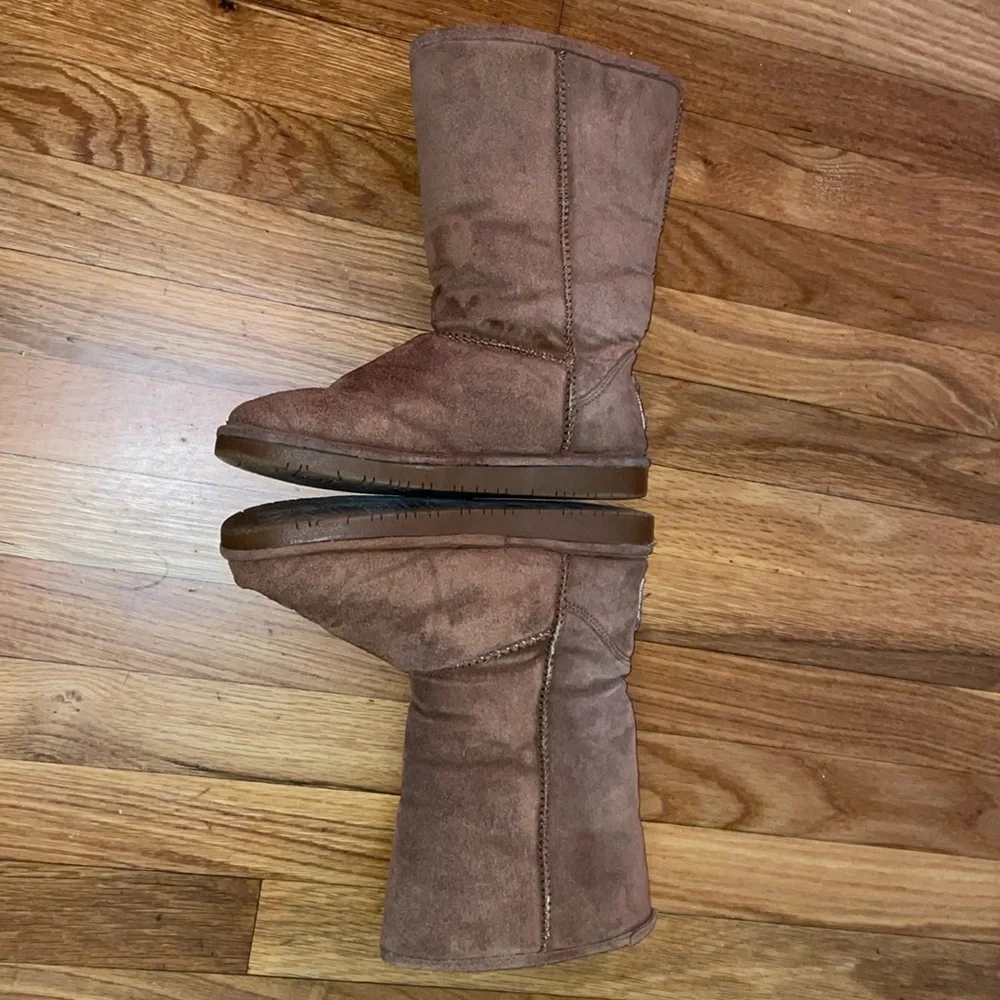 BearPaw Emma Low Sheepskin/Wool‎ Lined Suede boots.  Size 7
